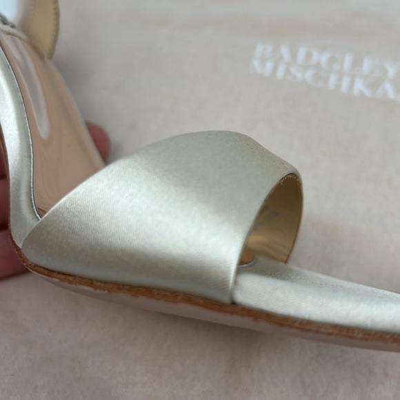 Badgley Mischka Tiffany Stiletto Glamour Ivory Rhinestone Ankle size 6 - Picture 10 of 12